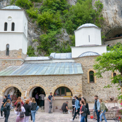 манастир горњак и двориште